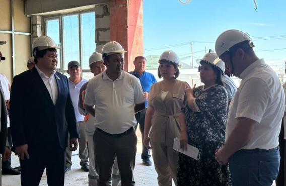 The progress and quality of construction of a comfortable school in Shymkent was inspected by a deputy of the Majilis of the Parliament of the Republic of Kazakhstan